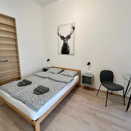 Minimalistic Apartment & Studio In Heart Street Budapest Exterior foto