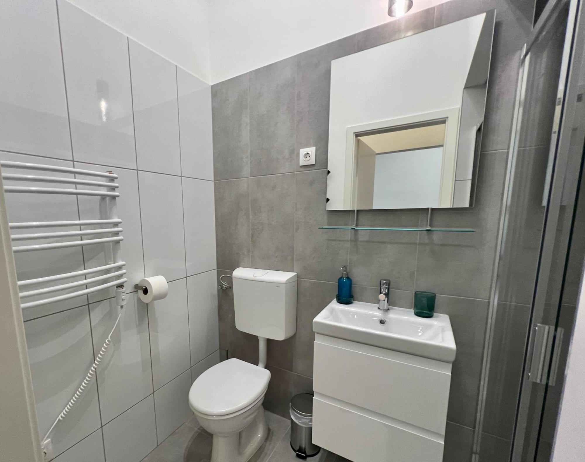 Minimalistic Apartment & Studio In Heart Street Budapest Exterior foto