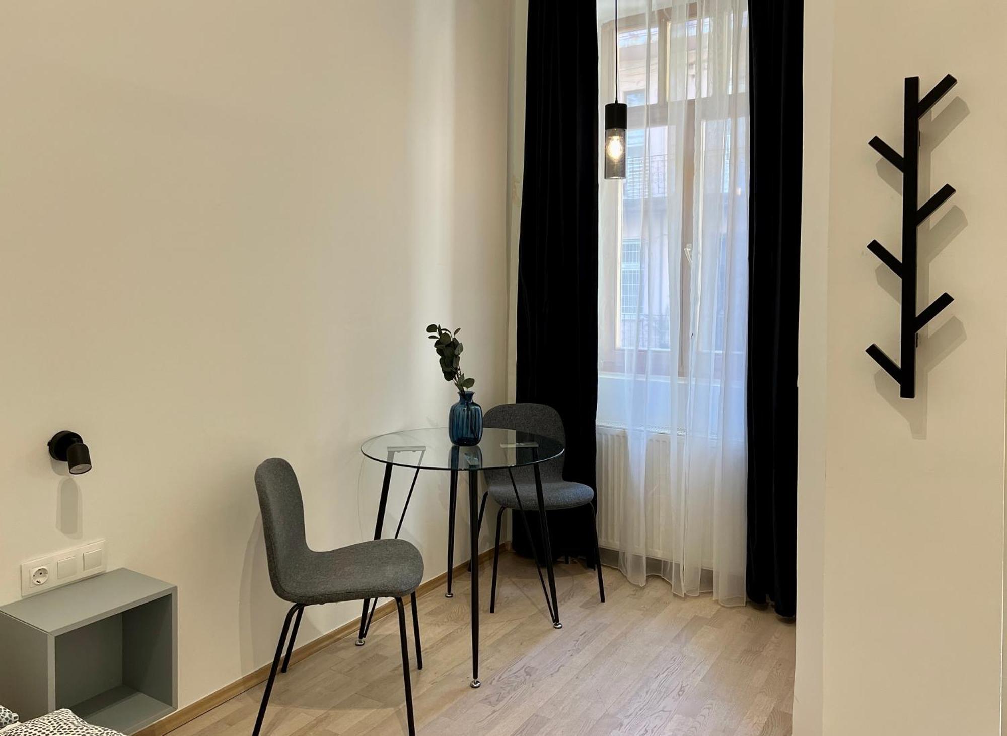 Minimalistic Apartment & Studio In Heart Street Budapest Exterior foto