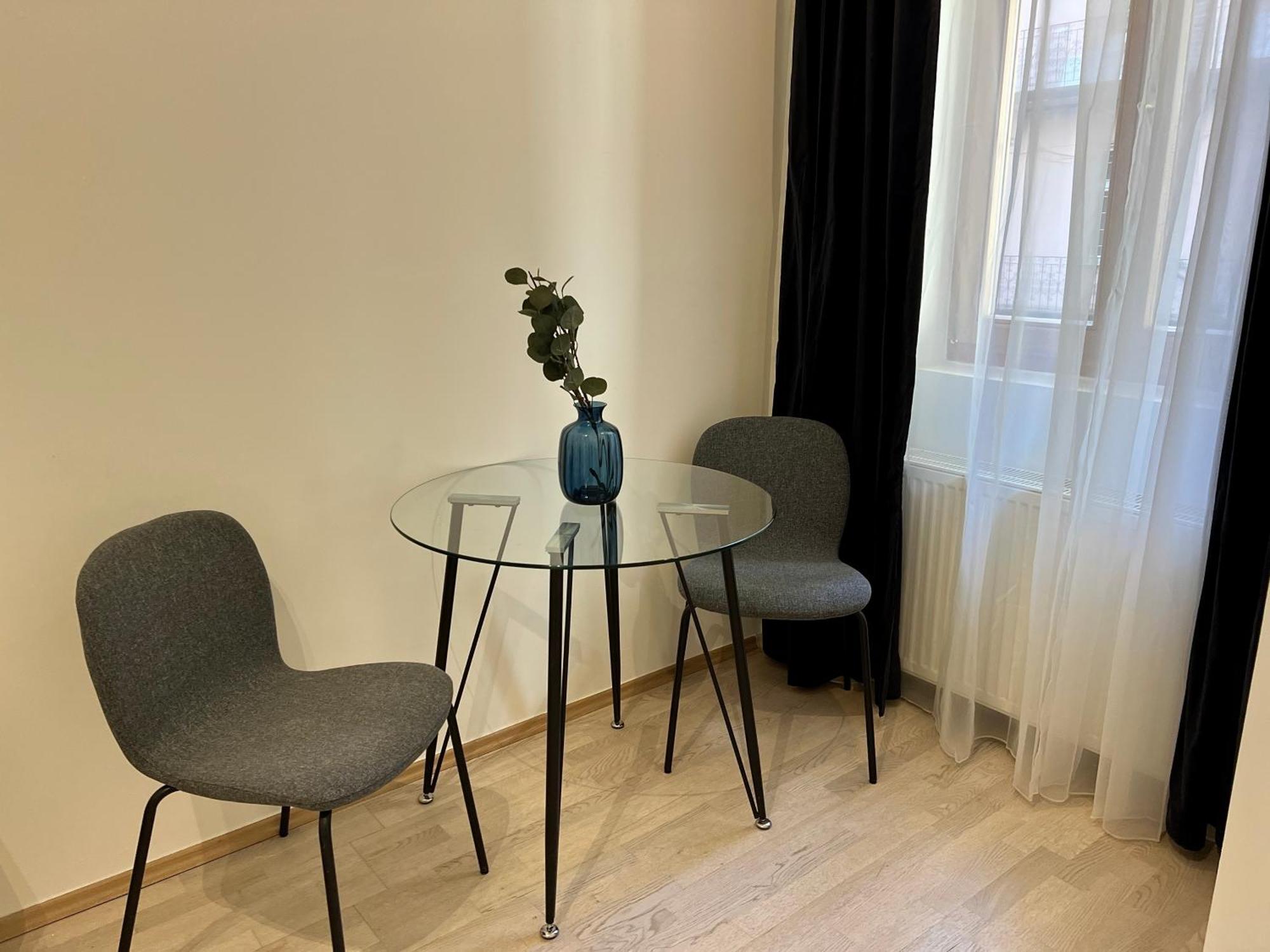 Minimalistic Apartment & Studio In Heart Street Budapest Exterior foto