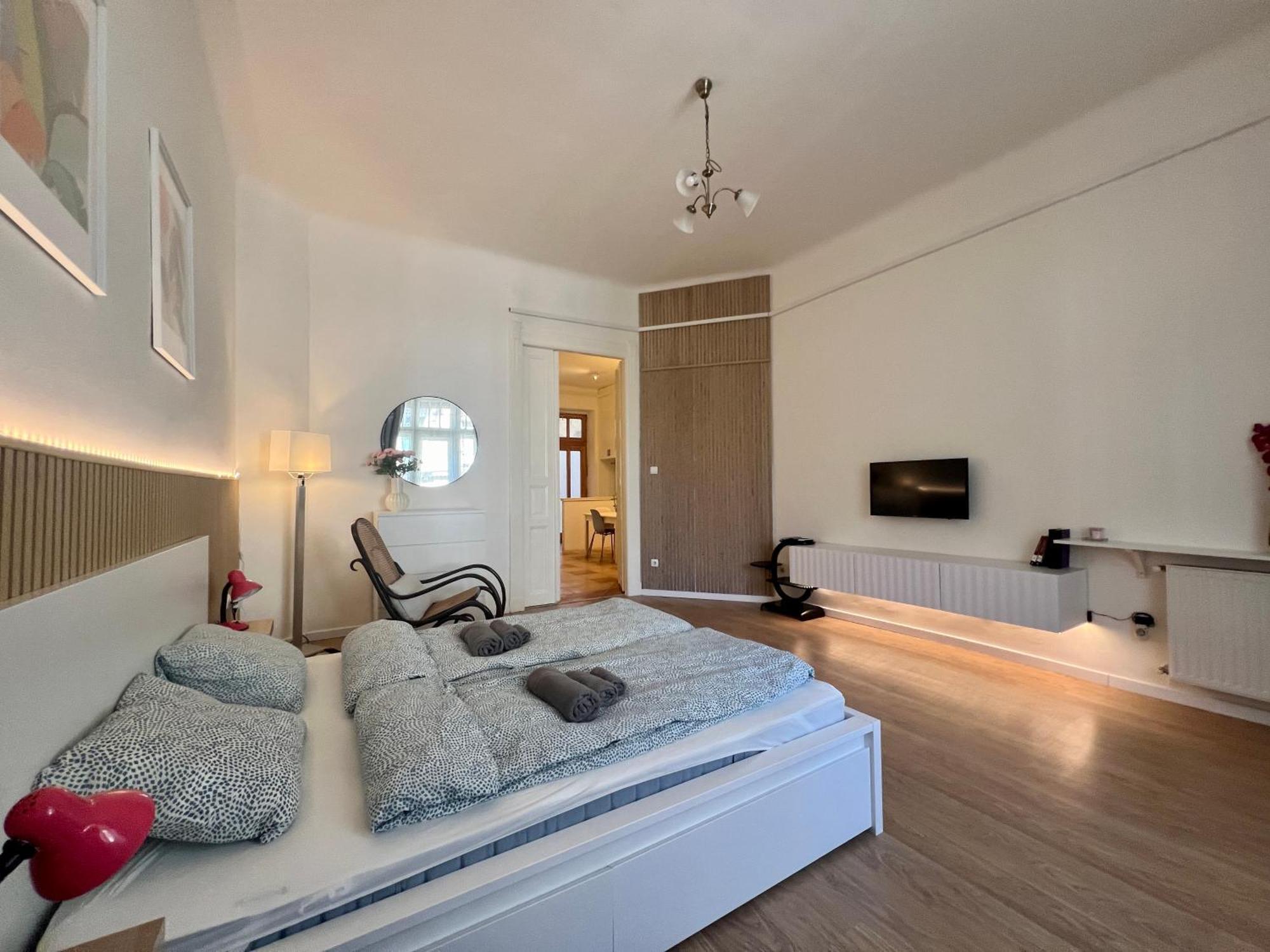 Minimalistic Apartment & Studio In Heart Street Budapest Exterior foto