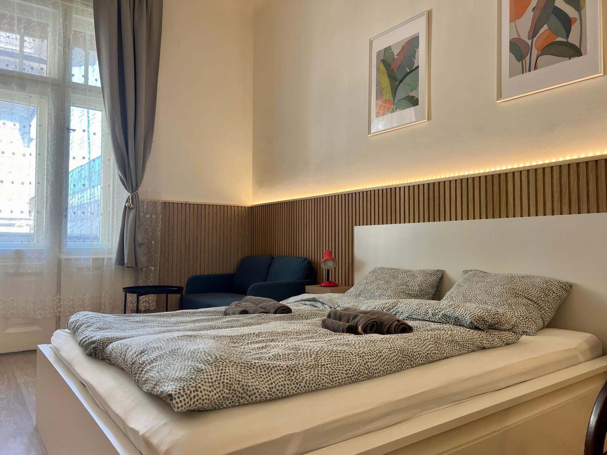 Minimalistic Apartment & Studio In Heart Street Budapest Exterior foto
